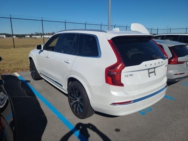 2025 Volvo XC90 B5 Core photo 2
