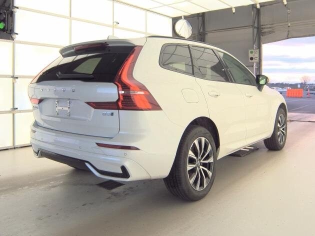2025 Volvo XC60 B5 Core photo 4