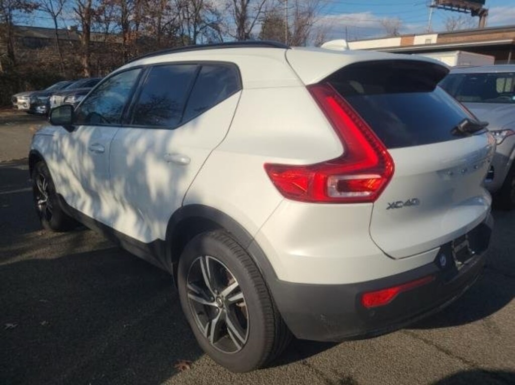 Certified 2024 Volvo XC40 B5 Core SUV