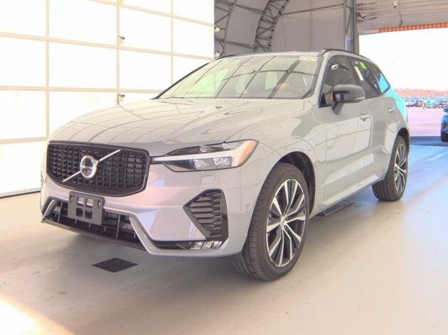 2025 Volvo XC60 B5 Plus photo 2
