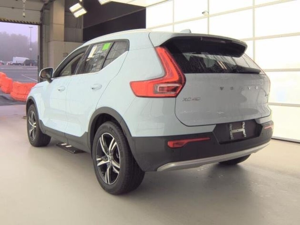 Certified 2025 Volvo XC40 B5 Core SUV
