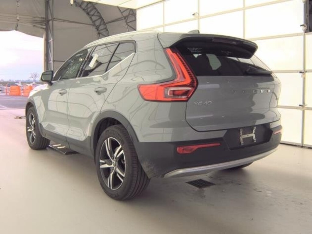 Certified 2025 Volvo XC40 B5 Core SUV