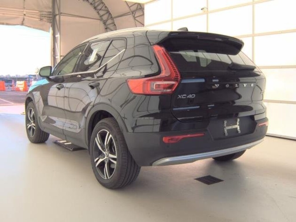 Certified 2025 Volvo XC40 B5 Core SUV