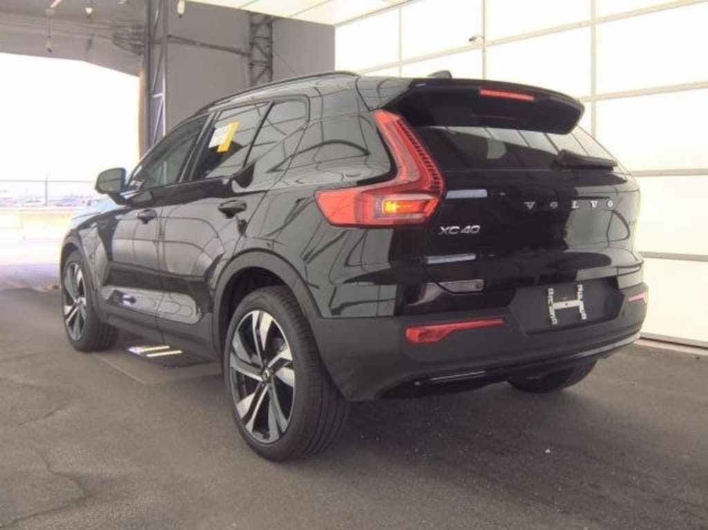 Certified 2025 Volvo XC40 B5 Plus Dark Theme SUV