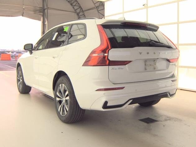 2025 Volvo XC60 B5 Core photo 3