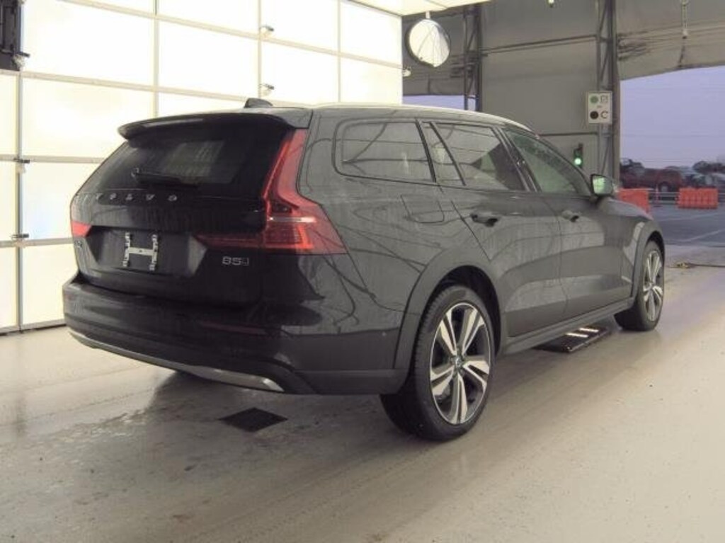 Certified 2025 Volvo V60 Cross Country B5 Plus Wagon