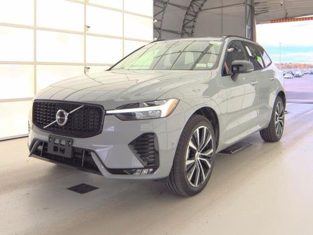 2025 Volvo XC60 B5 Plus photo 2