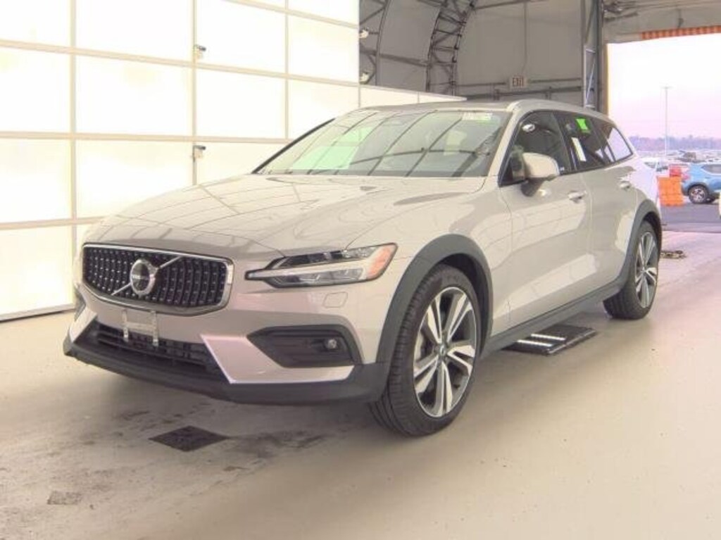 Certified 2025 Volvo V60 Cross Country B5 Plus Wagon