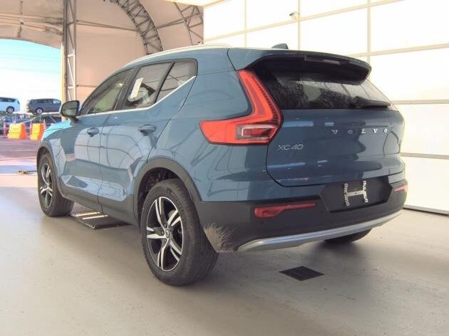 2025 Volvo XC40 Core photo 3
