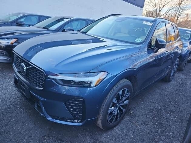 2025 Volvo XC60 B5 Plus photo 2