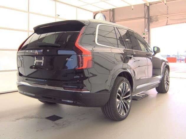 2025 Volvo XC90 B5 Plus photo 4