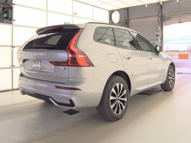 2025 Volvo XC60 B5 Plus photo 4