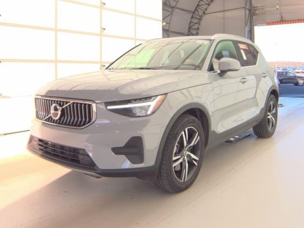Certified 2025 Volvo XC40 B5 Core SUV