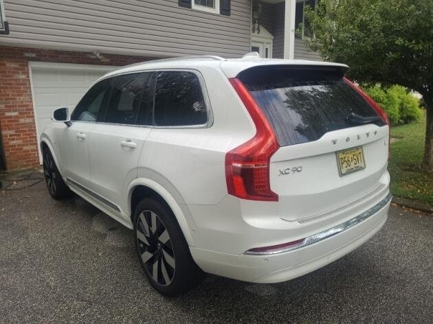 2024 Volvo XC90 T8 Ultimate photo 3