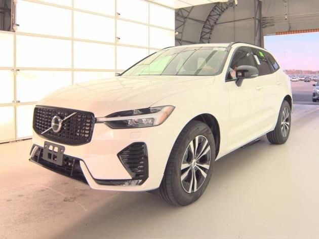 2025 Volvo XC60 B5 Core photo 2
