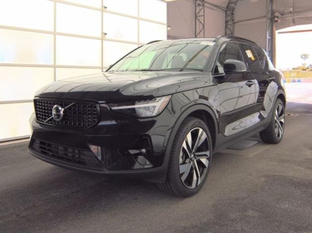 Certified 2025 Volvo XC40 B5 Plus Dark Theme SUV