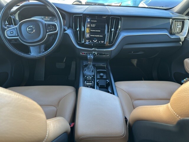 2020 Volvo XC60 T5 Momentum photo 4