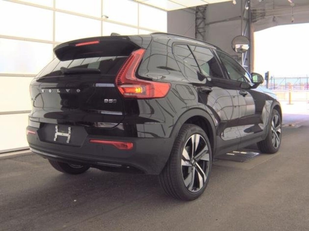 Certified 2025 Volvo XC40 B5 Plus Dark Theme SUV