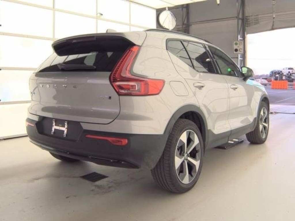 Certified 2025 Volvo XC40 B5 Plus Dark Theme SUV