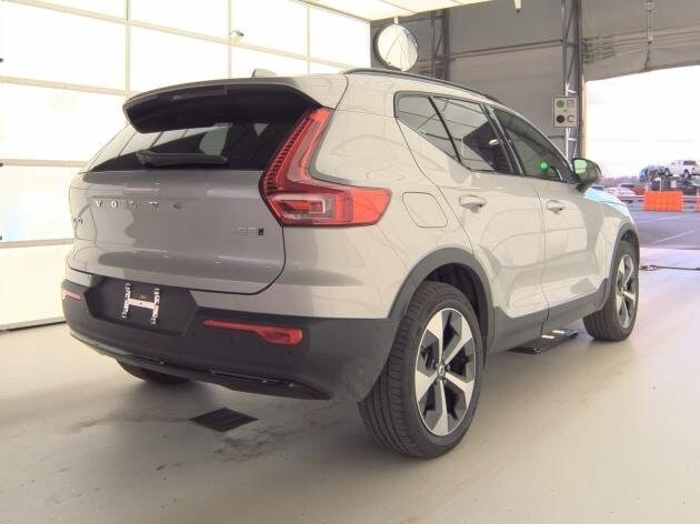 2025 Volvo XC40 Plus photo 2