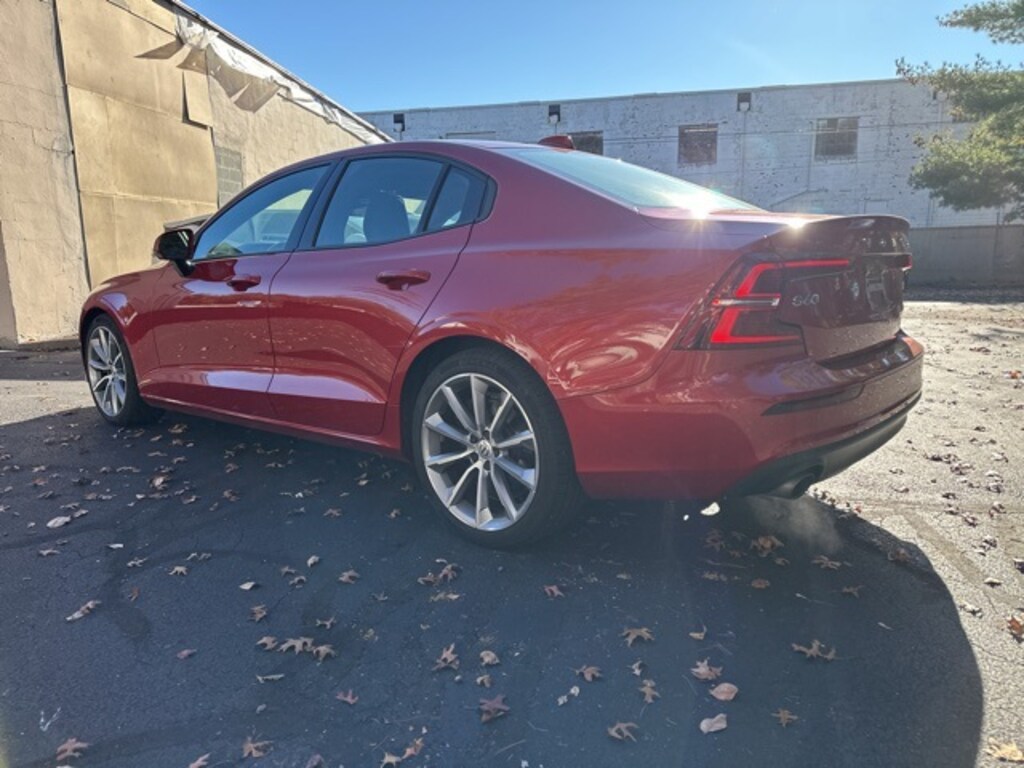 Used 2020 Volvo S60 T6 Momentum Sedan