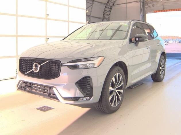 2025 Volvo XC60 B5 Plus photo 2
