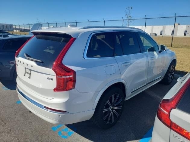 2025 Volvo XC90 B5 Core photo 3