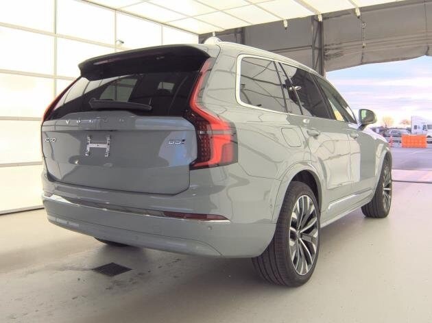 2025 Volvo XC90 B5 Plus photo 4