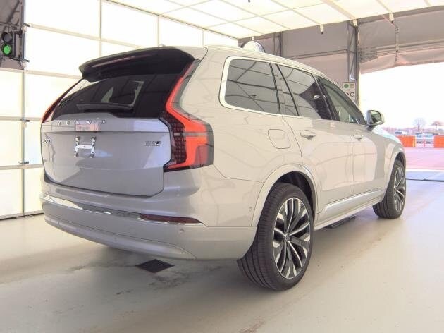 2025 Volvo XC90 B5 Plus photo 3