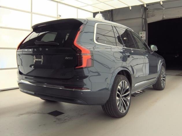 2025 Volvo XC90 B5 Plus photo 3