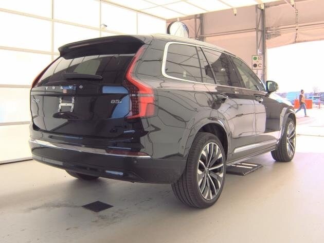 2025 Volvo XC90 B5 Plus photo 2