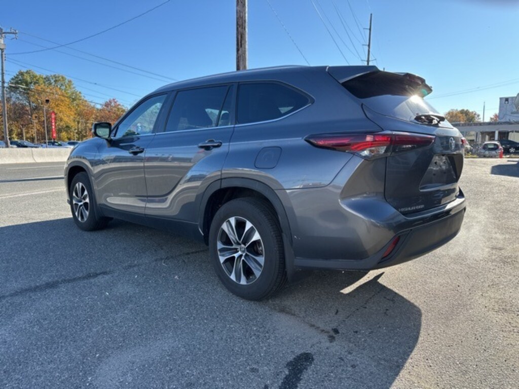 Used 2024 Toyota Highlander XLE SUV