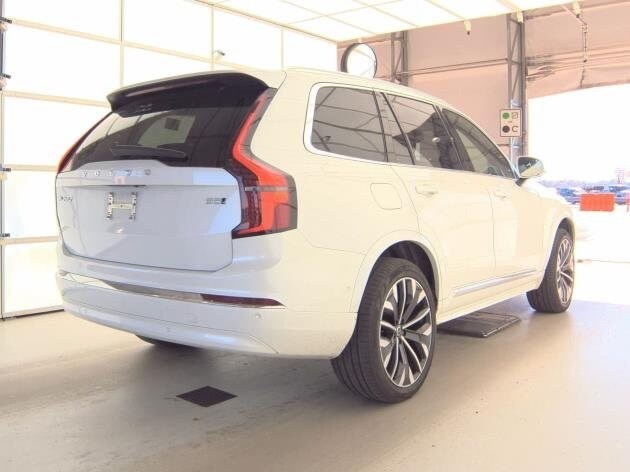 2025 Volvo XC90 B5 Plus photo 4