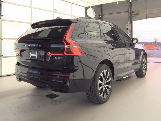 2025 Volvo XC60 B5 Core photo 3