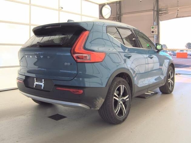 2025 Volvo XC40 Core photo 4