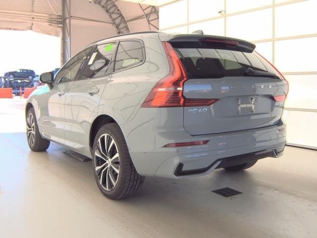 2025 Volvo XC60 B5 Plus photo 3