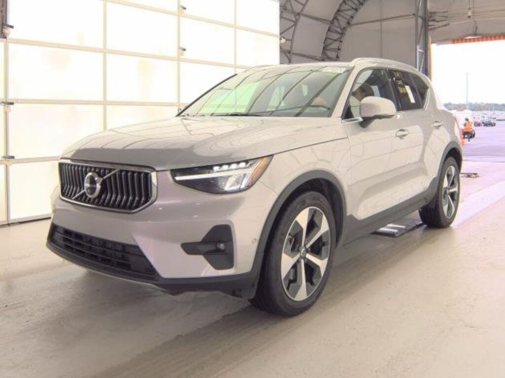 Certified 2025 Volvo XC40 B5 Plus Bright Theme SUV