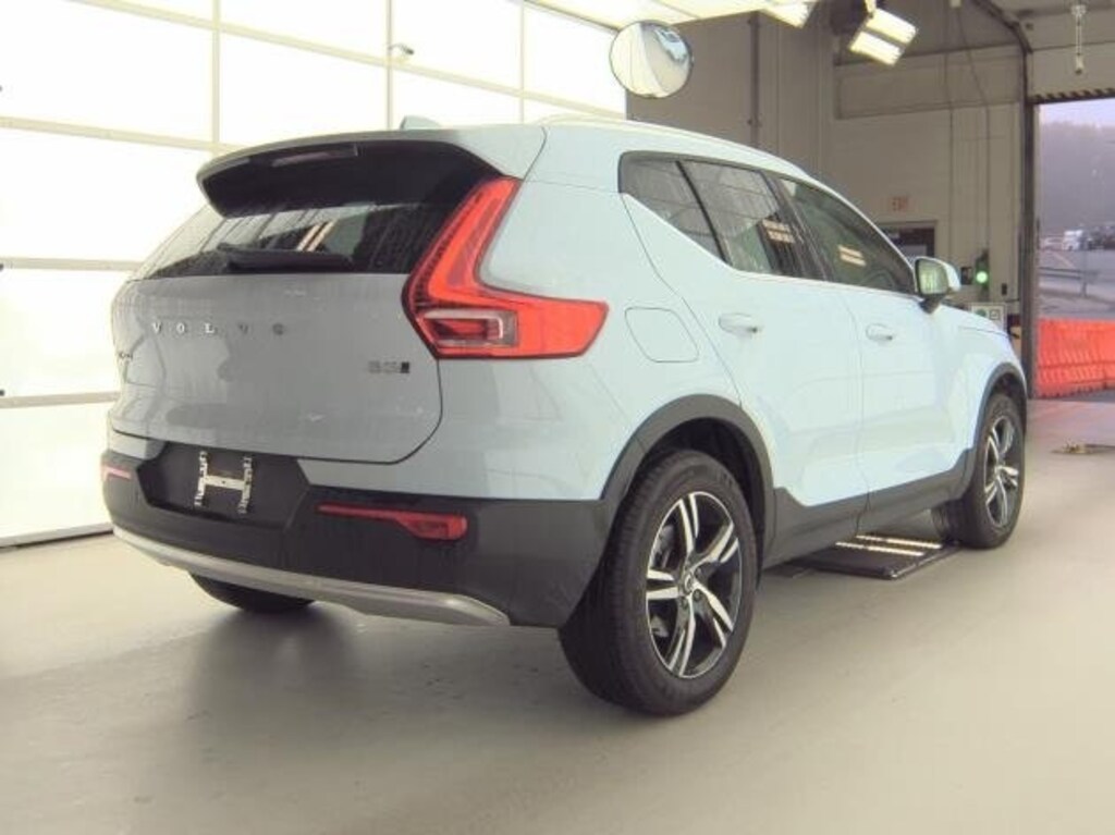 Certified 2025 Volvo XC40 B5 Core SUV