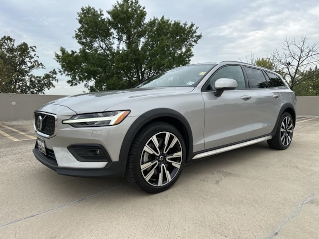 Certified 2024 Volvo V60 Cross Country Ultimate Wagon