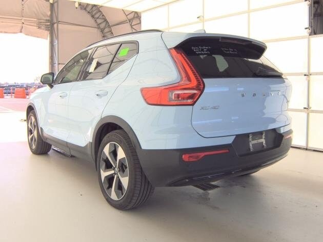 2025 Volvo XC40 Plus photo 2