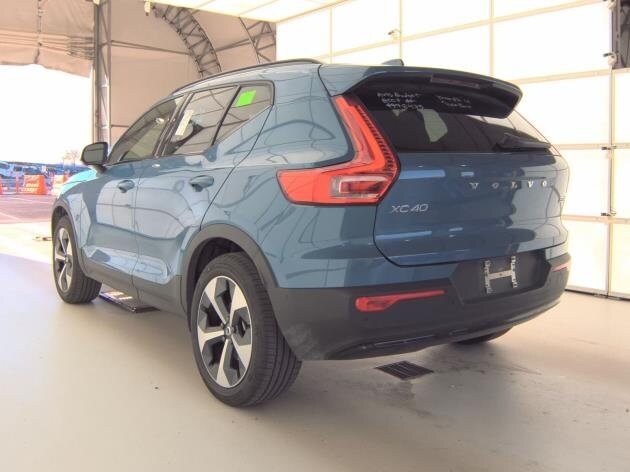 2025 Volvo XC40 Plus photo 3