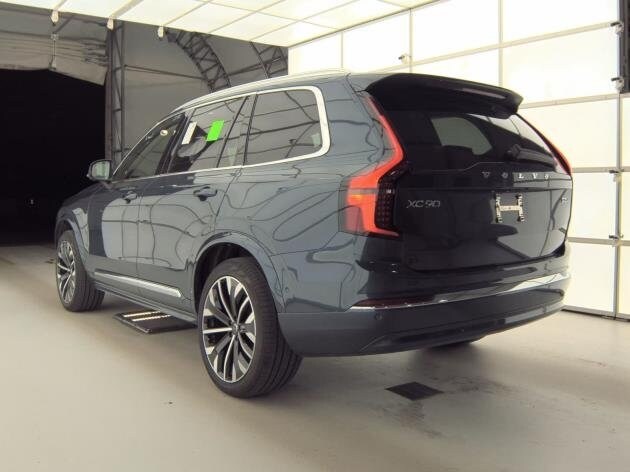 2025 Volvo XC90 B5 Plus photo 2
