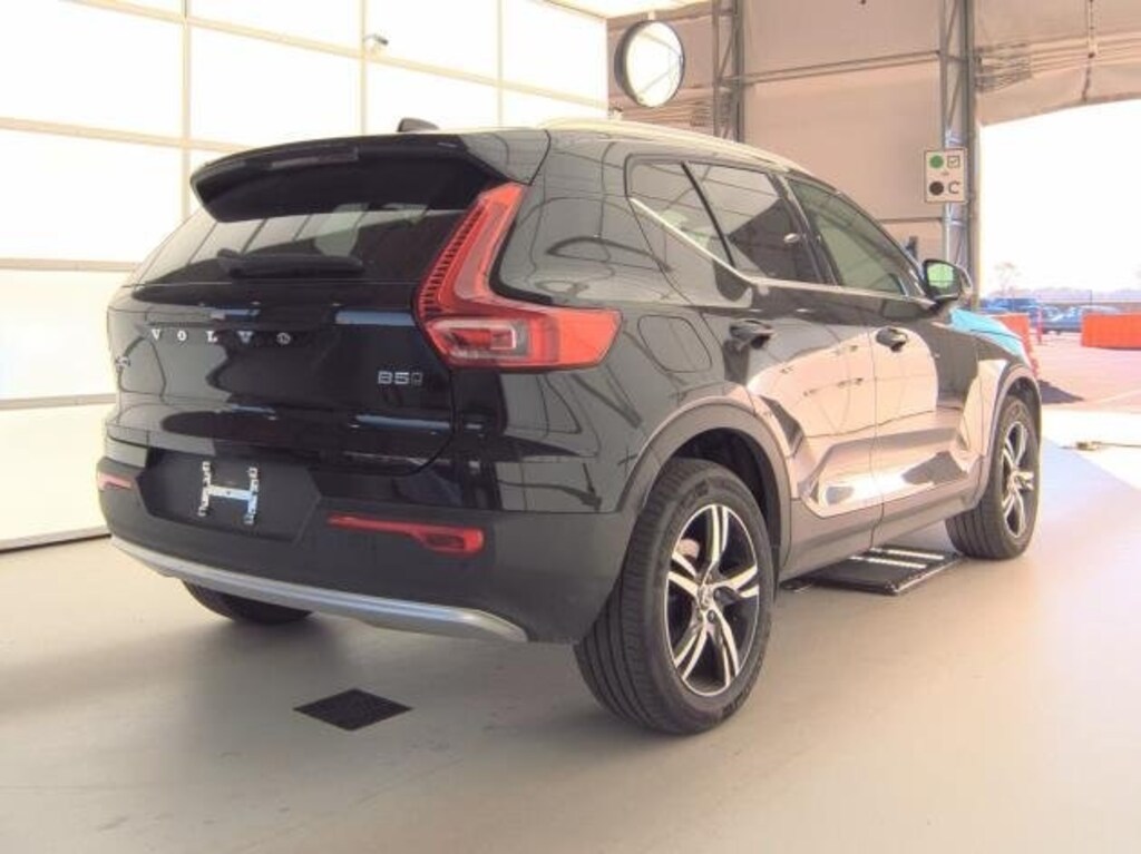 Certified 2025 Volvo XC40 B5 Core SUV