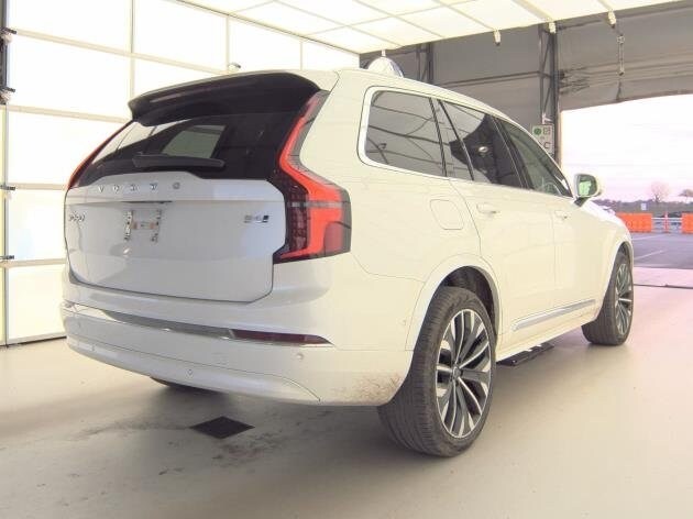 2025 Volvo XC90 Plus photo 2