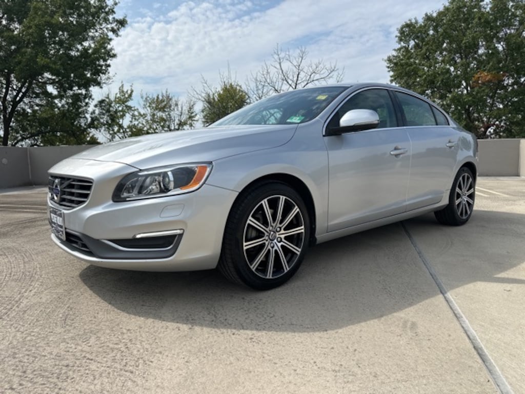 Used 2018 Volvo S60 T5 Platinum Sedan