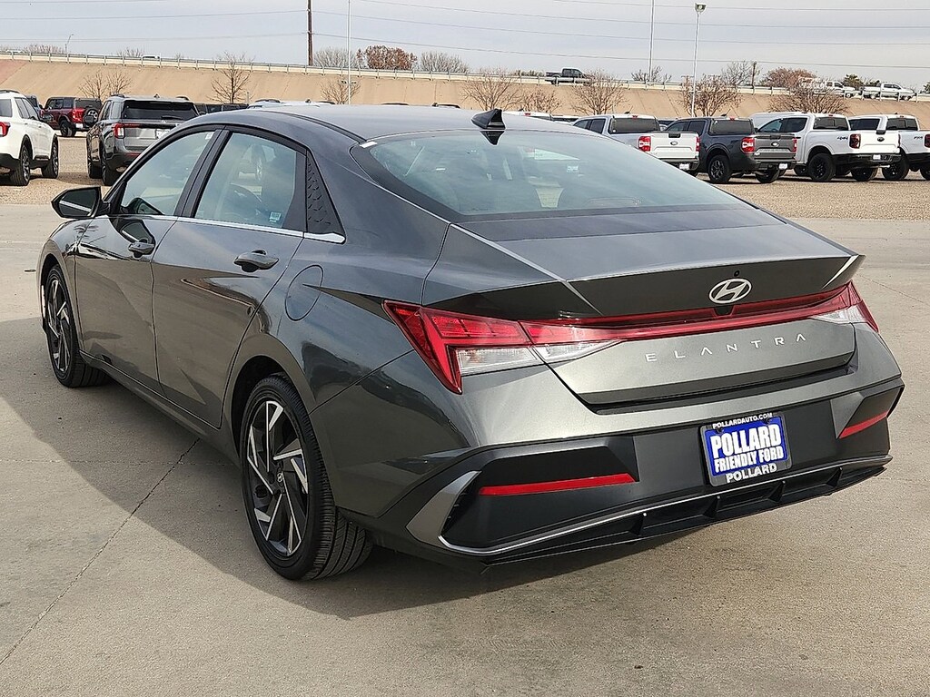 Used 2025 Hyundai Elantra SEL Convenience Sedan