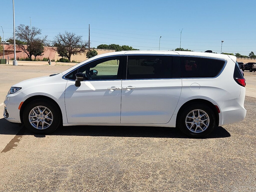 Used 2025 Chrysler Pacifica Select Van Passenger Van