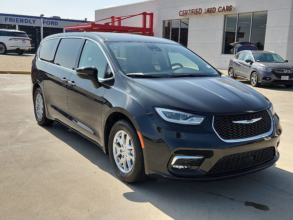 Certified 2023 Chrysler Pacifica Touring L Van Passenger Van