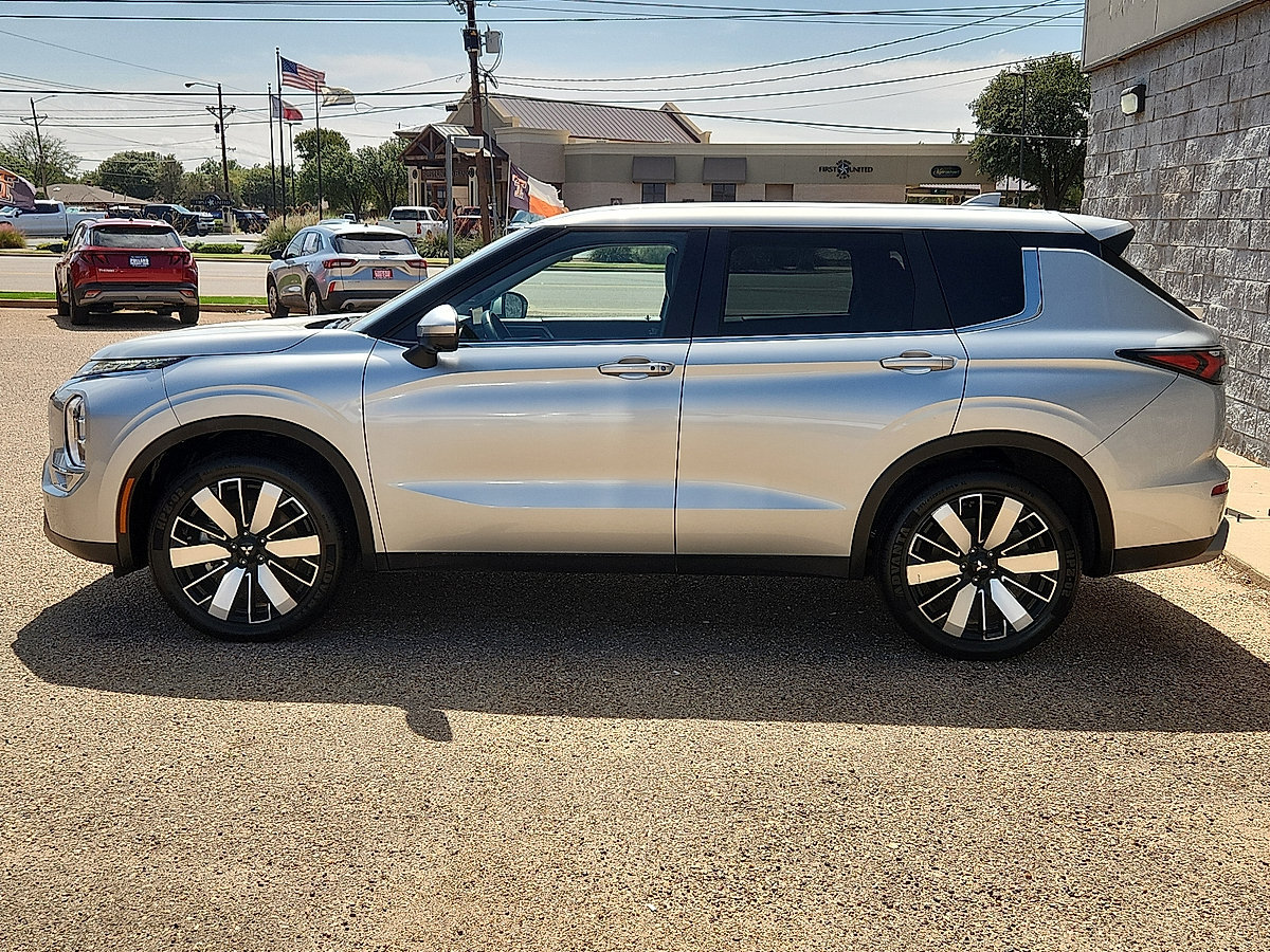 Used 2025 Mitsubishi Outlander SE SUV