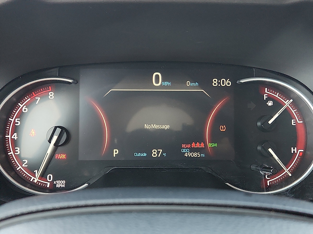 2025 Toyota RAV4 XLE - Photo 11